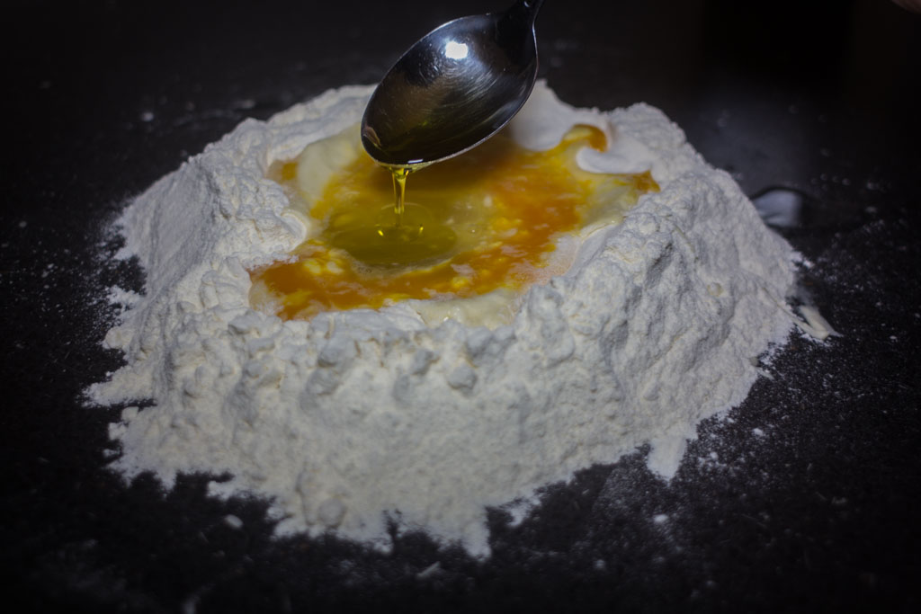 Kako pripremiti svježu tjesteninu (tagliatelle) - dodavanje ulja