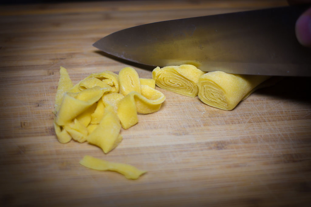 Kako pripremiti svježu tjesteninu (tagliatelle) - rezanje