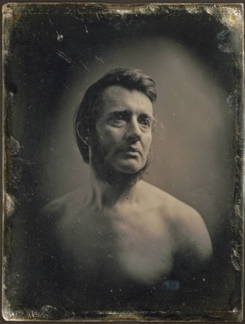 Albert Sands Southworth (1811–1894) koji je vodio Southworth & Hawes studio dagerotipije s Josiahom Johnsonom Hawesom od 1843 do 1863. Ovdje je fotografiran 1848. godine.