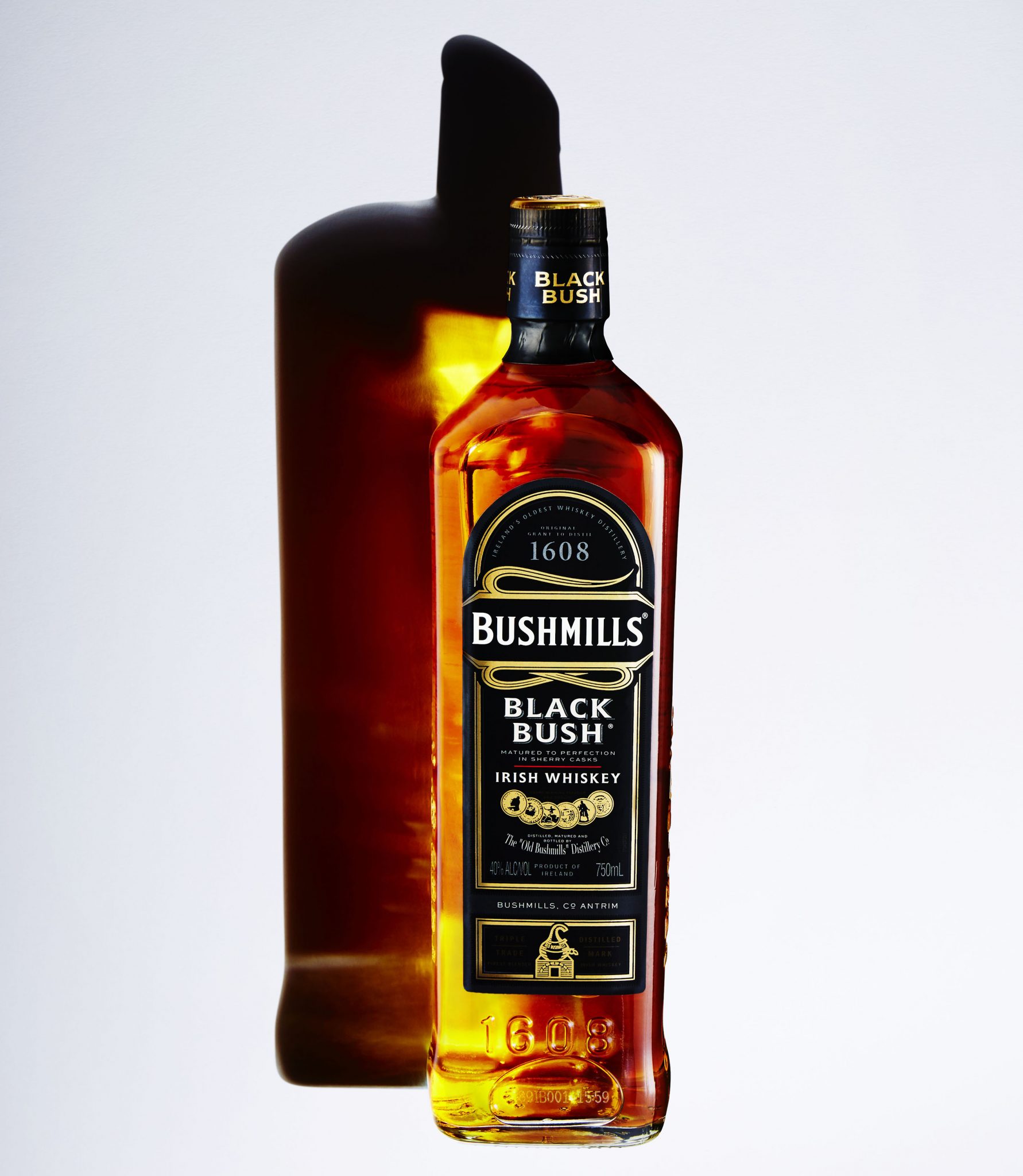 Бушмилс блэк буш. Виски ирландский Bushmills Black. Виски Бушмилс Блэк Буш черри. Виски Блэк Бушмилс 1608.